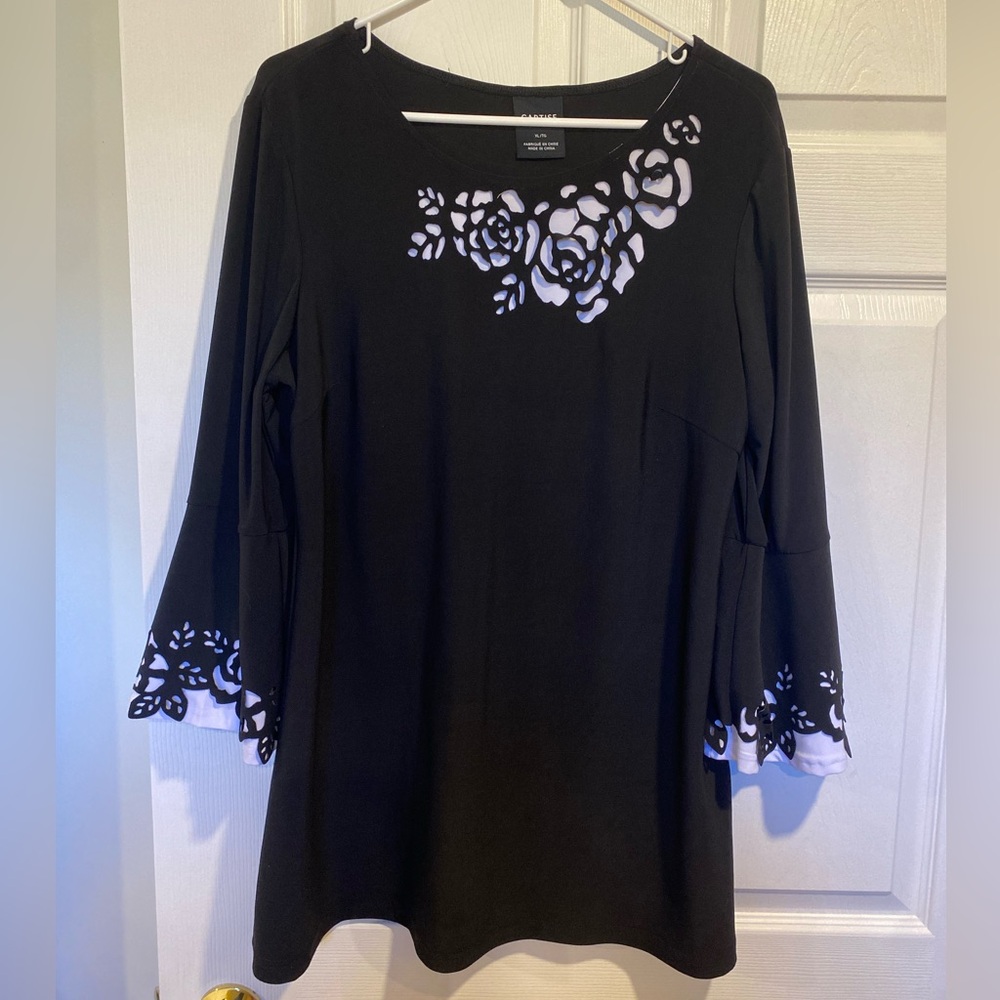 Cartise Black Laser-Cut Bell Sleeve Tunic Top XL
